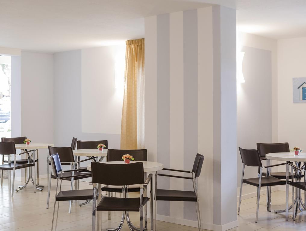 Hotel Villa Tosi Bellaria-Igea Marina Exteriör bild